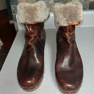 UGG Women’s Lynnea Brown Leather and Shearling Lined Boots/Booties Sz 10